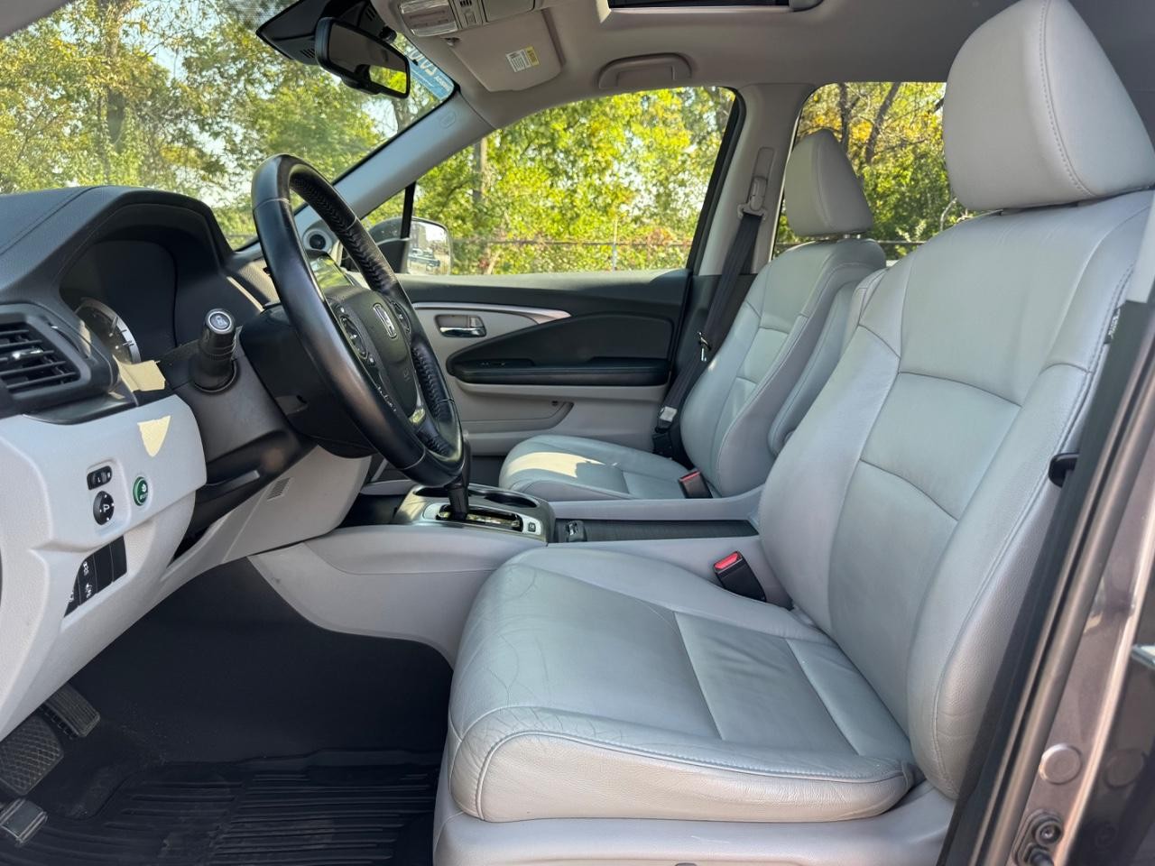 Honda Pilot Vehicle Full-screen Gallery Image 18