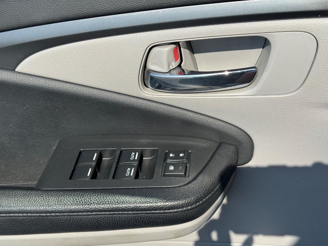 Honda Pilot Vehicle Full-screen Gallery Image 25