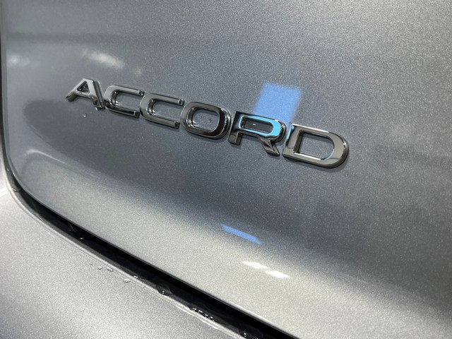 Honda Accord Hybrid Vehicle Full-screen Gallery Image 05
