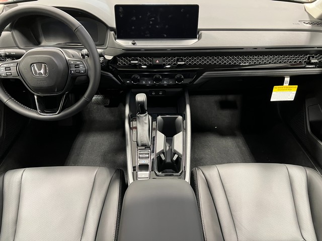 Honda Accord Hybrid Vehicle Full-screen Gallery Image 17