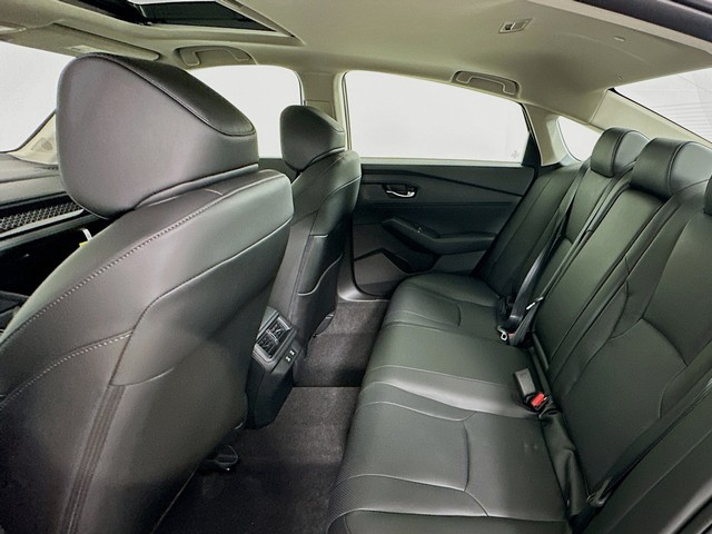 Honda Accord Hybrid Vehicle Full-screen Gallery Image 29