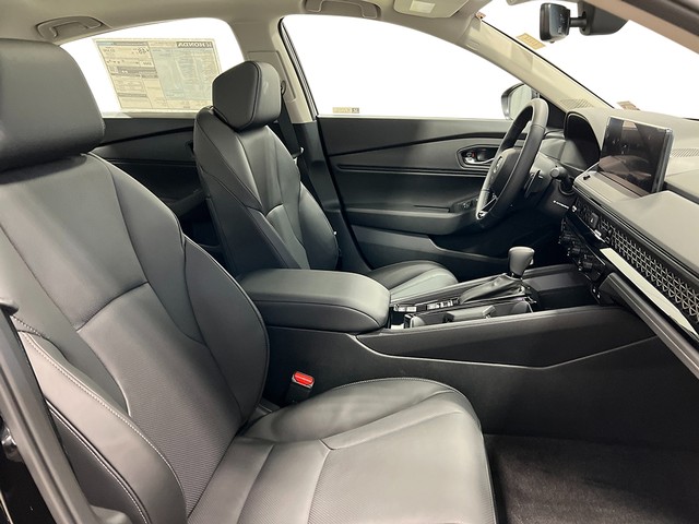 Honda Accord Hybrid Vehicle Full-screen Gallery Image 32