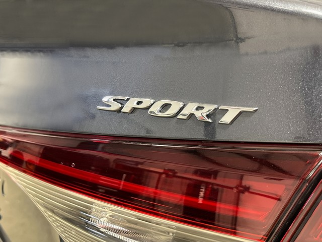 Honda Civic Sedan Hybrid Vehicle Full-screen Gallery Image 07