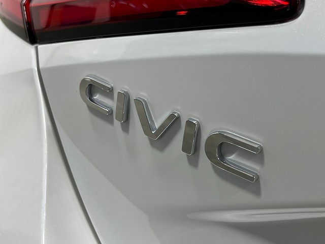 Honda Civic Hatchback Vehicle Full-screen Gallery Image 06
