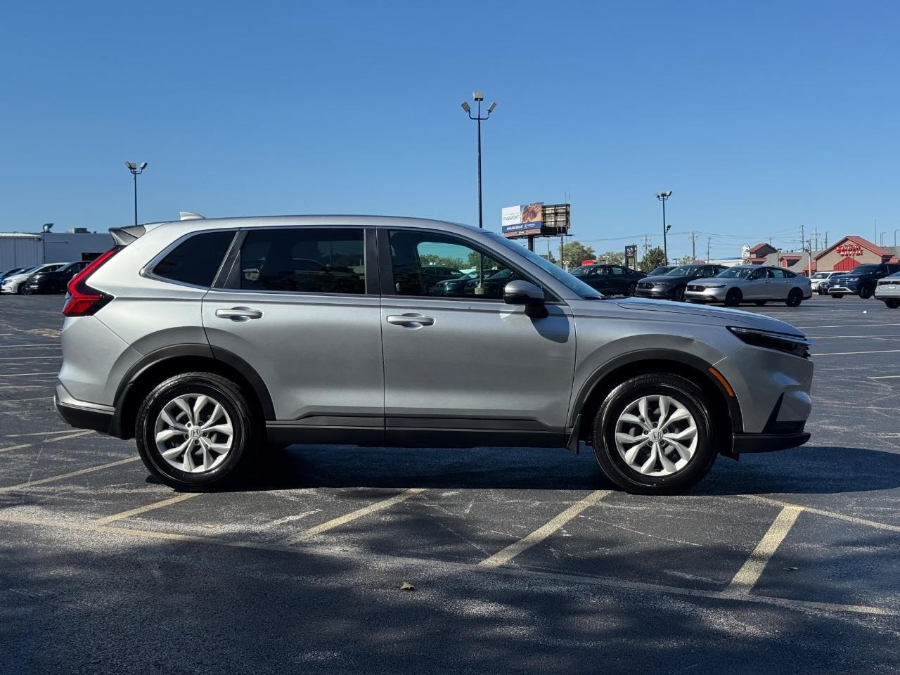 Honda CR-V Vehicle Full-screen Gallery Image 02