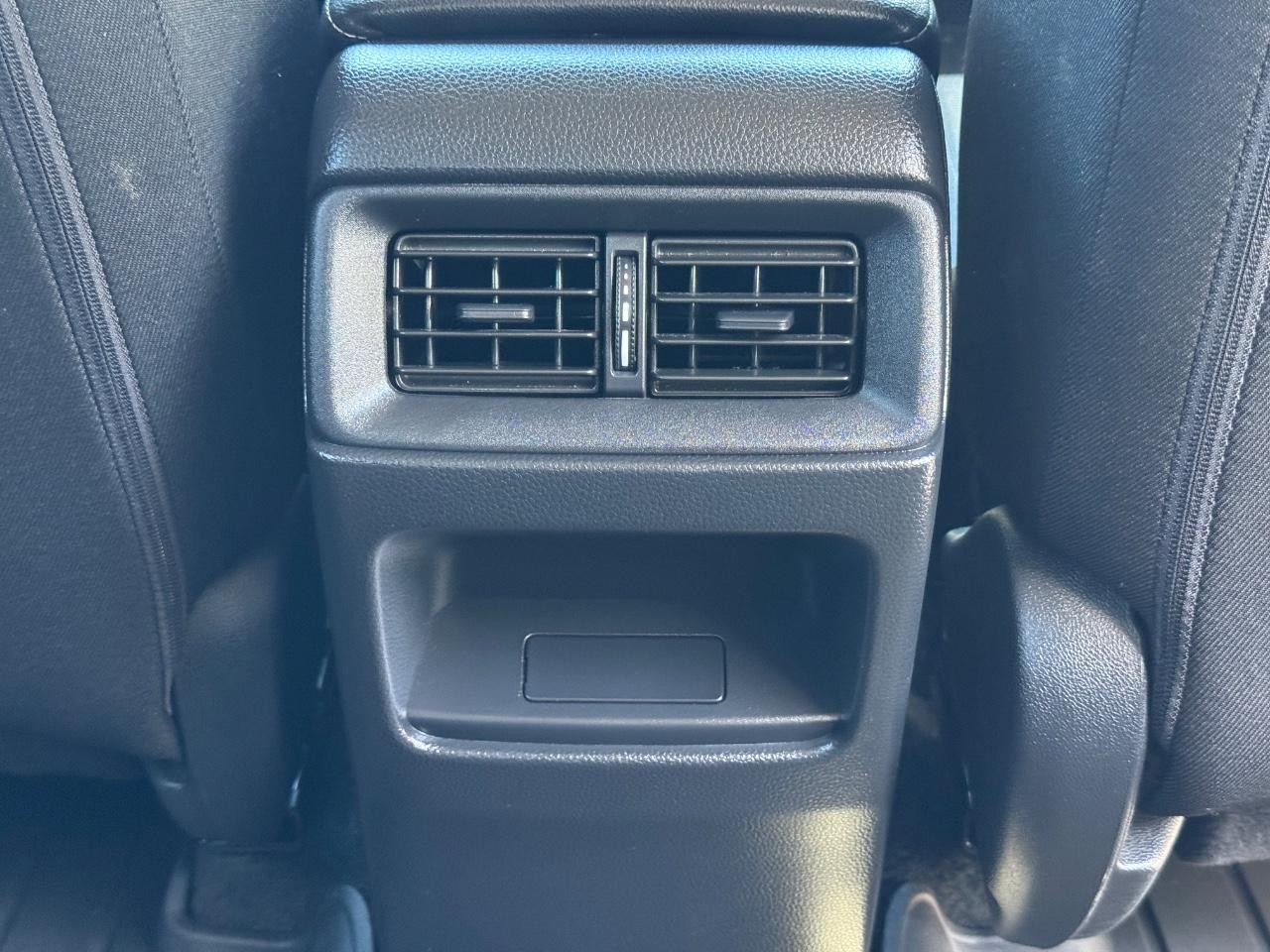 Honda CR-V Vehicle Full-screen Gallery Image 16