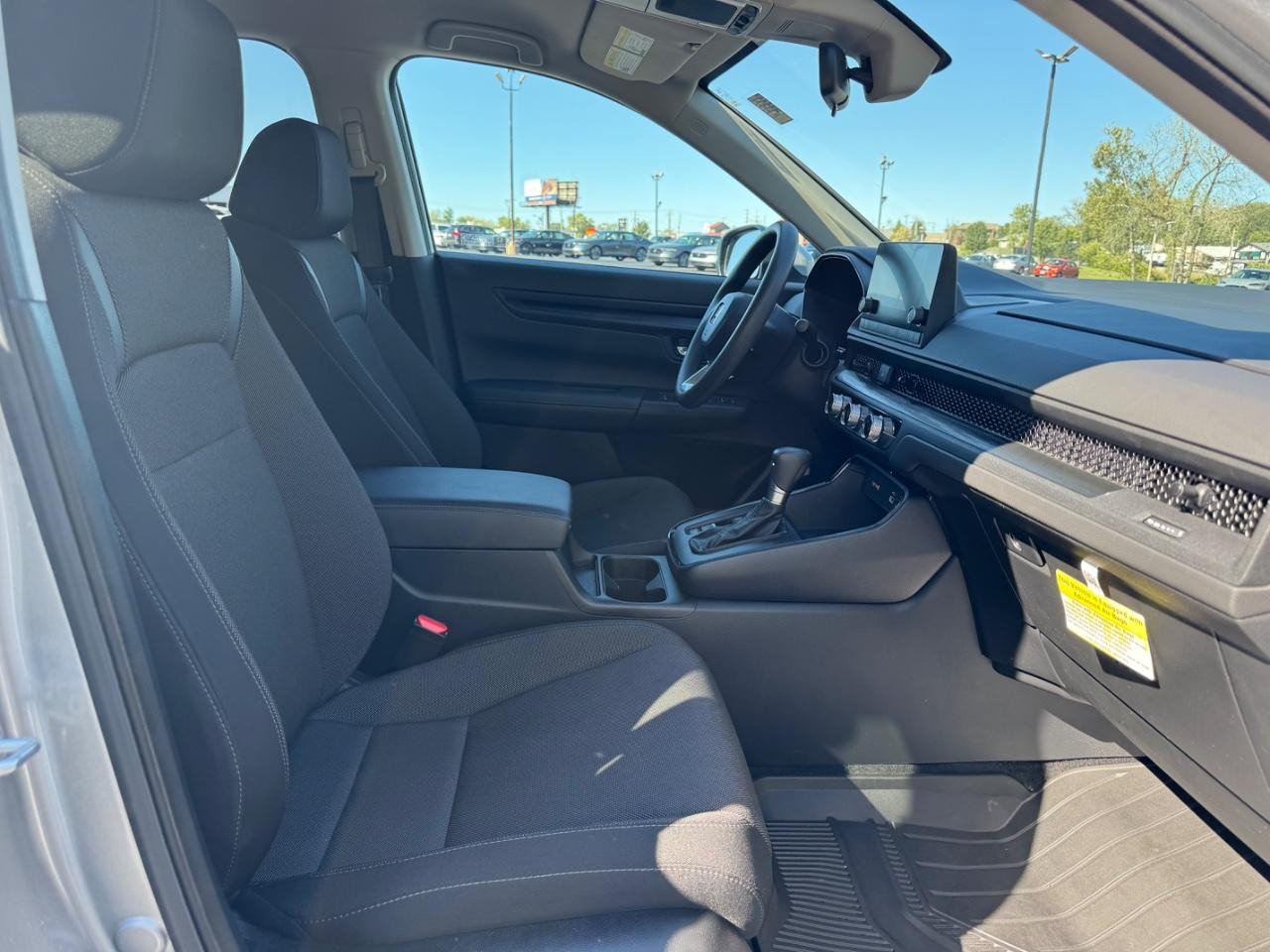 Honda CR-V Vehicle Full-screen Gallery Image 17