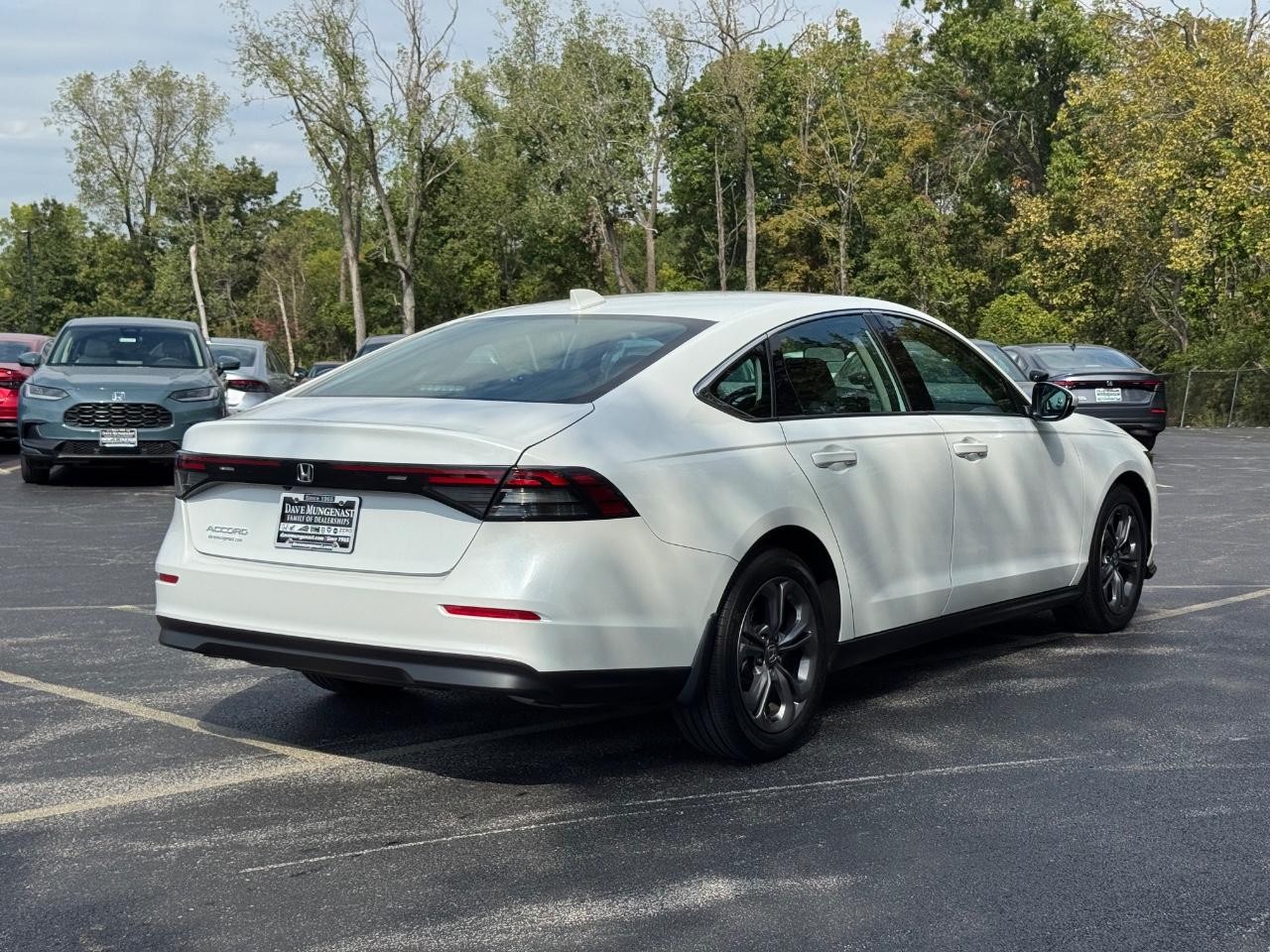 Honda Accord Sedan Vehicle Full-screen Gallery Image 03