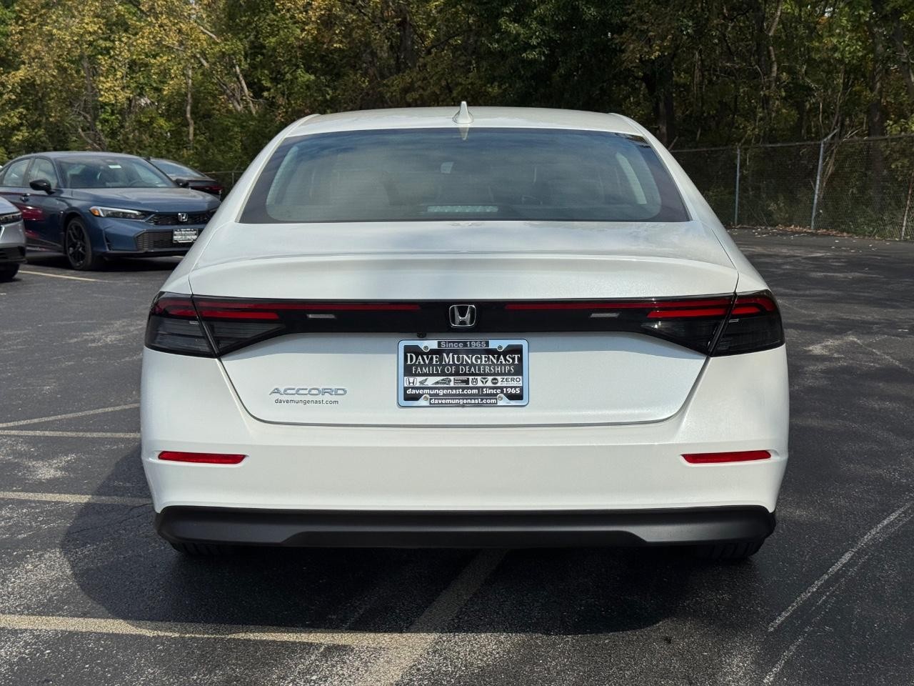 Honda Accord Sedan Vehicle Full-screen Gallery Image 05