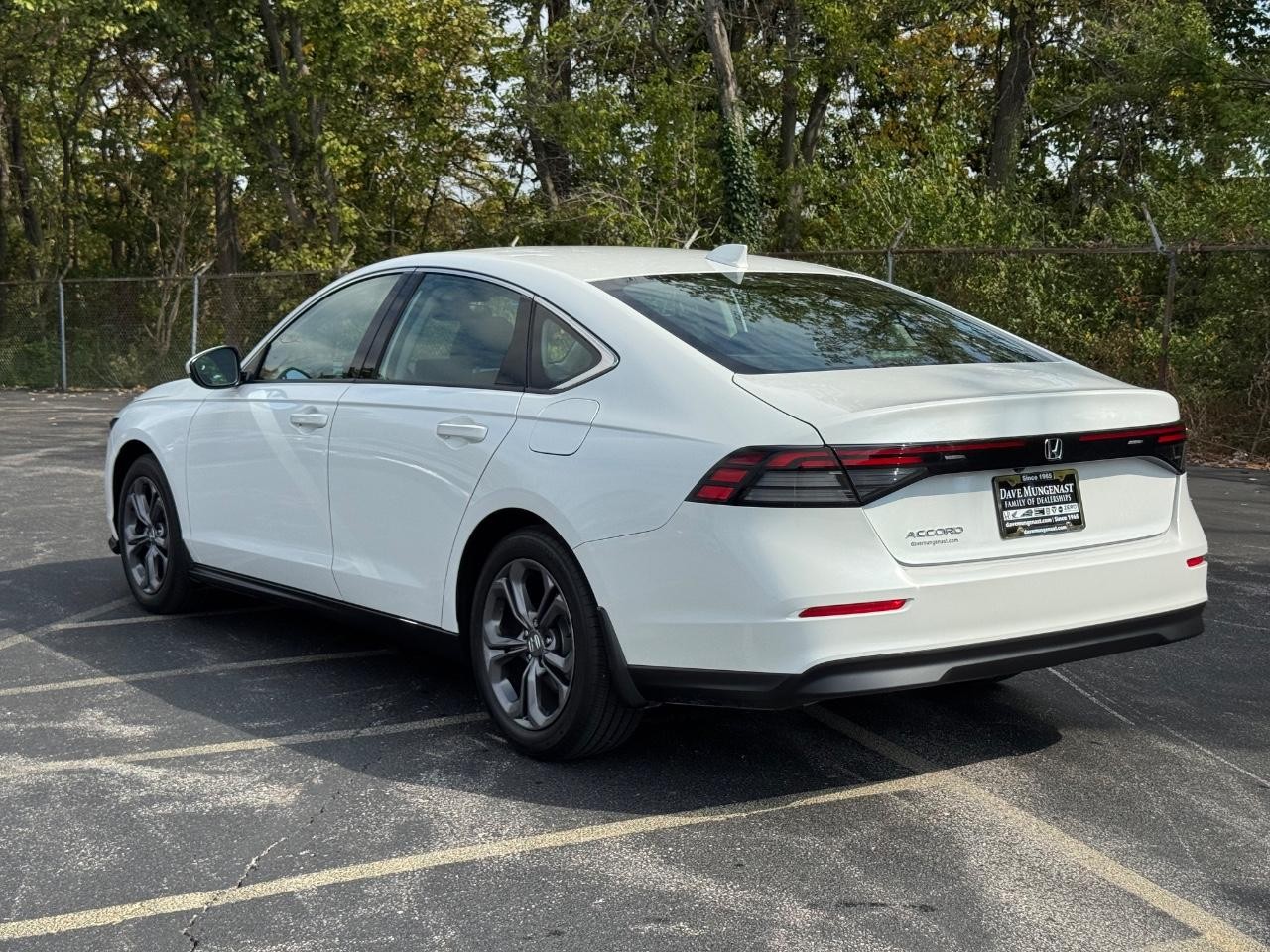 Honda Accord Sedan Vehicle Full-screen Gallery Image 06