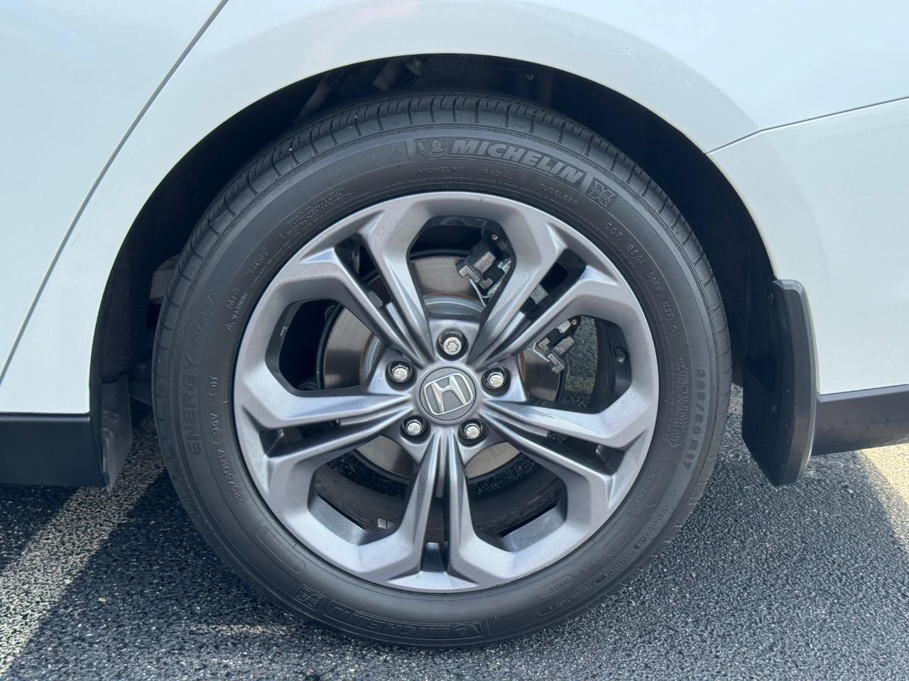 Honda Accord Sedan Vehicle Full-screen Gallery Image 07