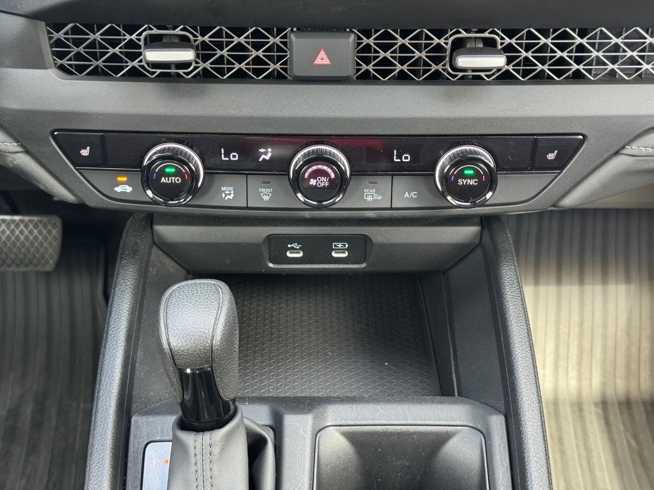 Honda Accord Sedan Vehicle Full-screen Gallery Image 14