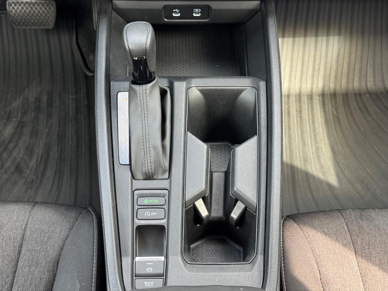 Honda Accord Sedan Vehicle Full-screen Gallery Image 15