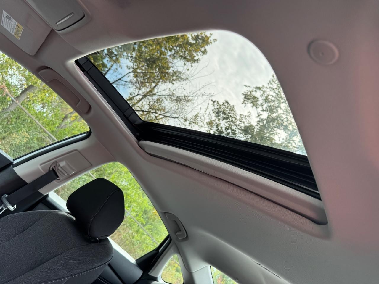 Honda Accord Sedan Vehicle Full-screen Gallery Image 18