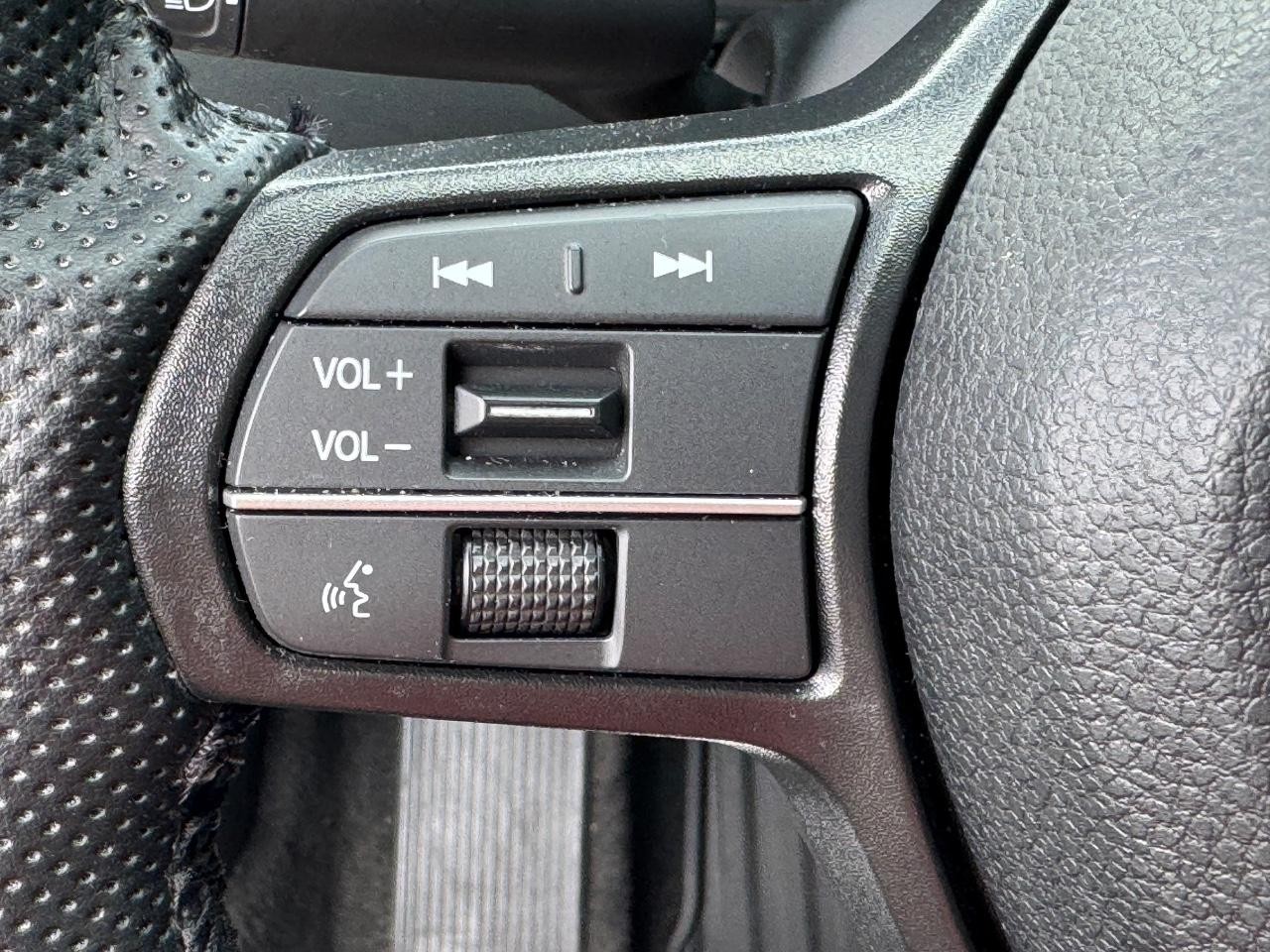 Honda Accord Sedan Vehicle Full-screen Gallery Image 20