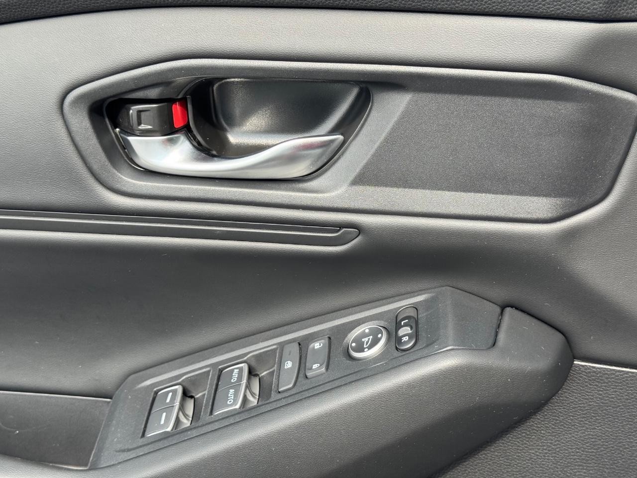 Honda Accord Sedan Vehicle Full-screen Gallery Image 23