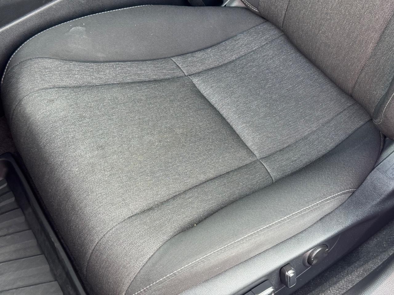 Honda Accord Sedan Vehicle Full-screen Gallery Image 24