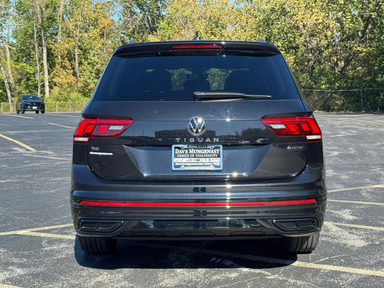 Volkswagen Tiguan Vehicle Full-screen Gallery Image 05