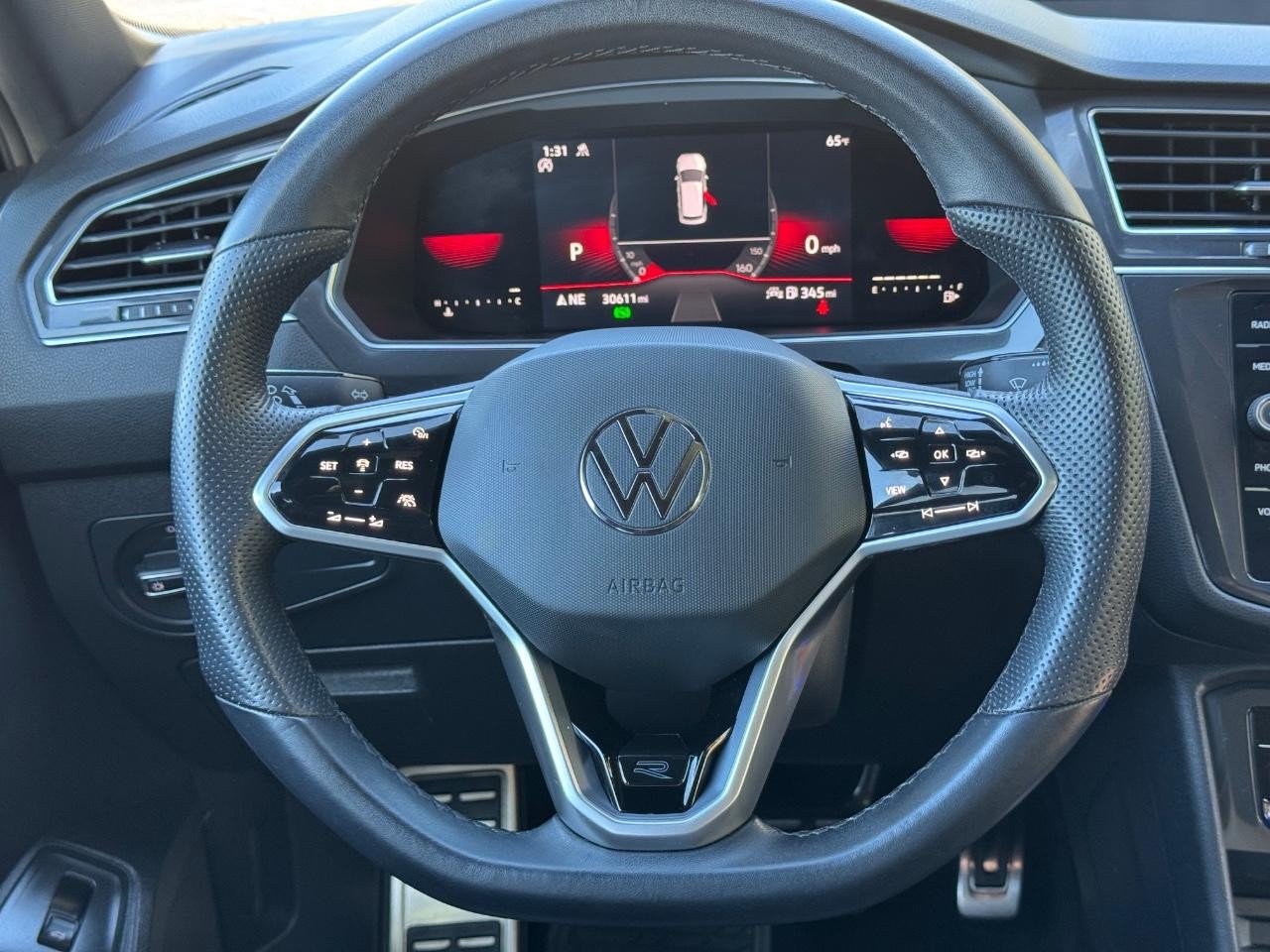 Volkswagen Tiguan Vehicle Full-screen Gallery Image 12