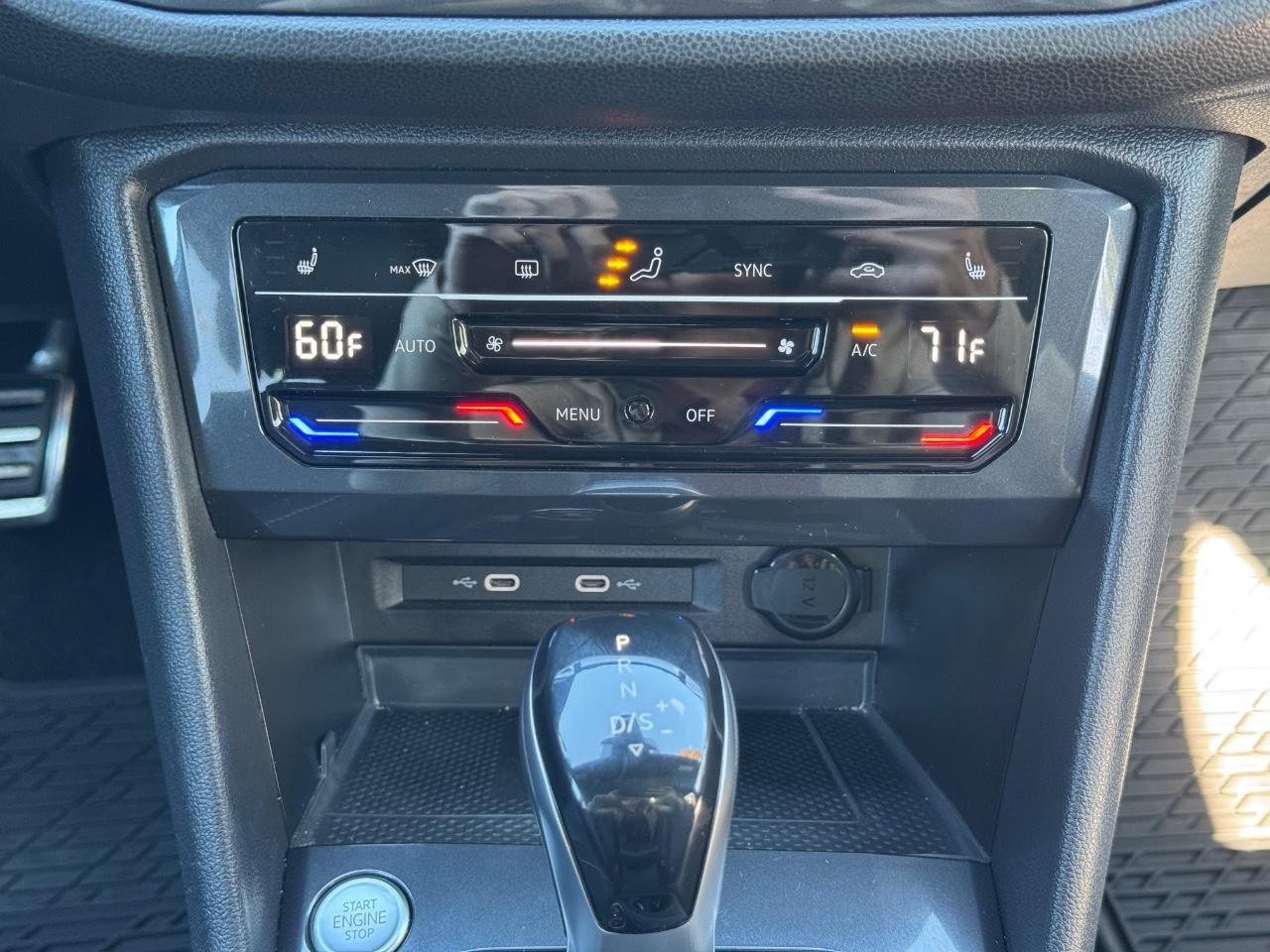 Volkswagen Tiguan Vehicle Full-screen Gallery Image 14