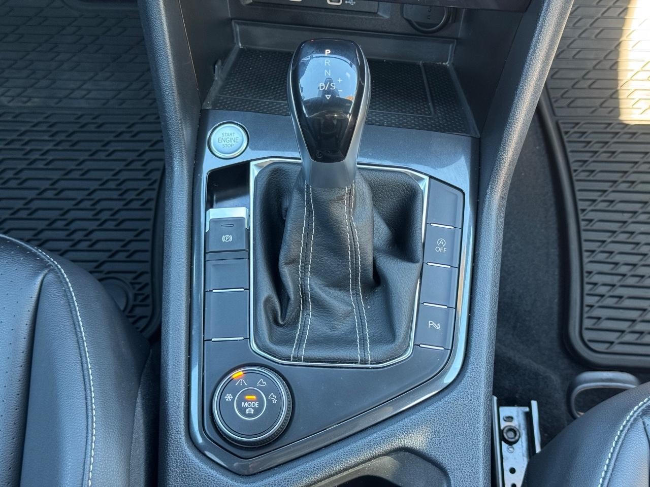 Volkswagen Tiguan Vehicle Full-screen Gallery Image 15