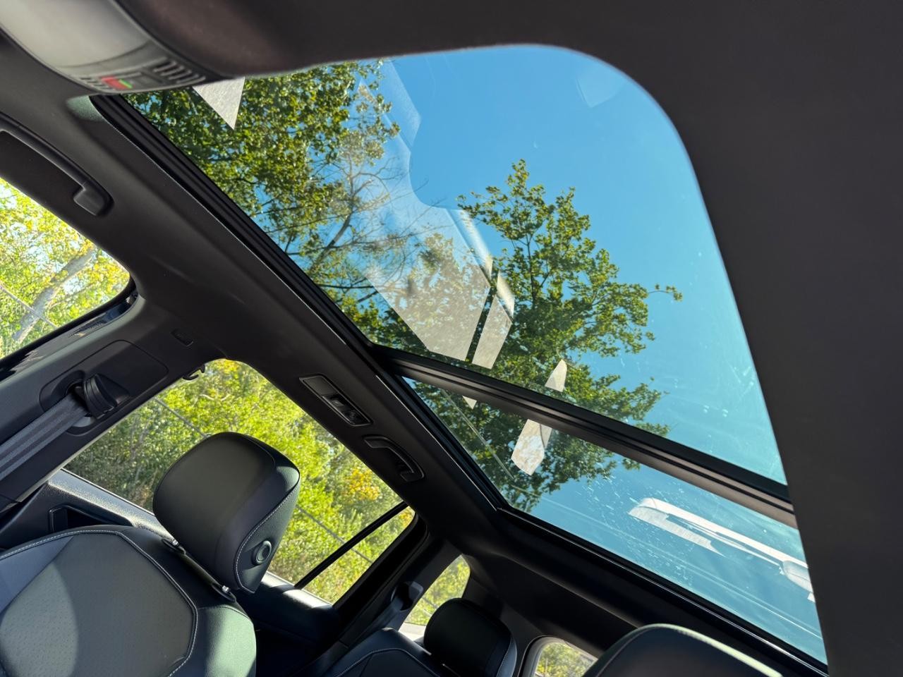 Volkswagen Tiguan Vehicle Full-screen Gallery Image 19