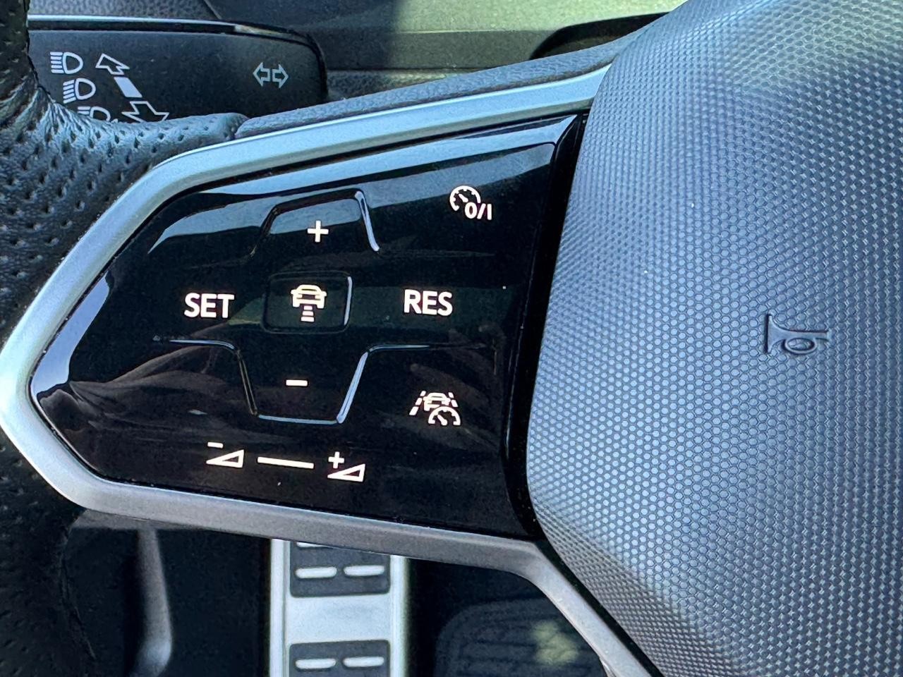 Volkswagen Tiguan Vehicle Full-screen Gallery Image 21