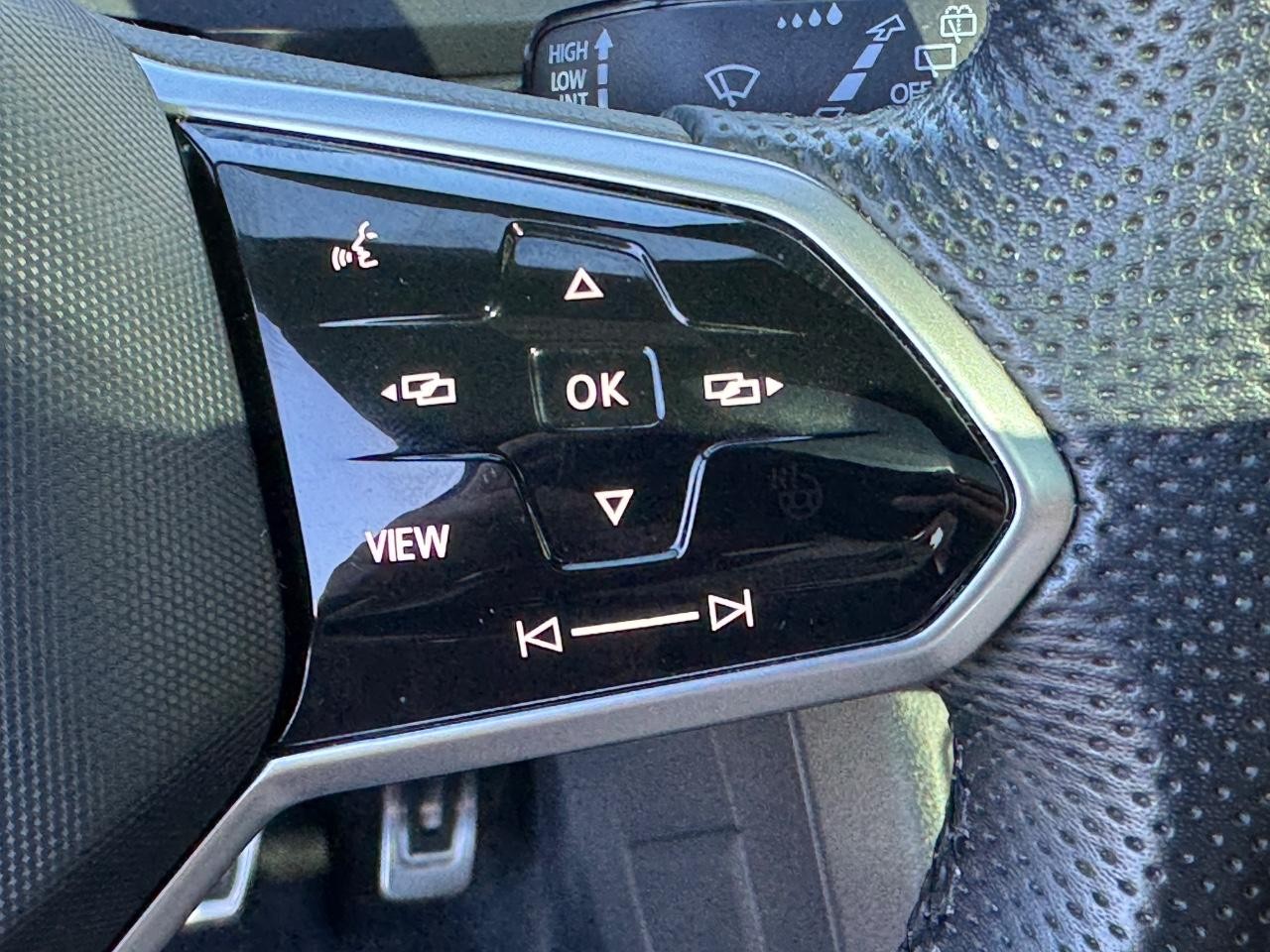 Volkswagen Tiguan Vehicle Full-screen Gallery Image 22