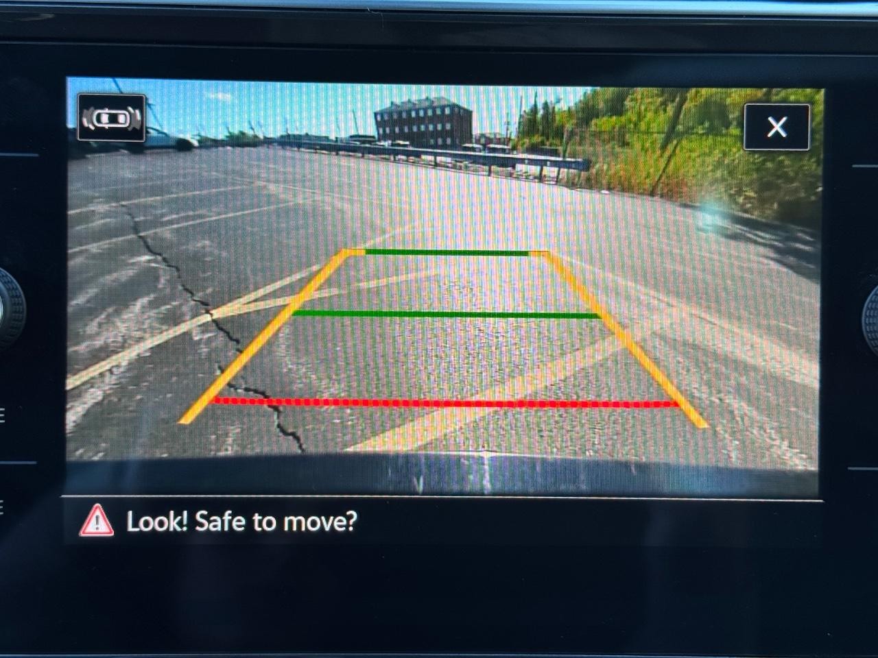 Volkswagen Tiguan Vehicle Full-screen Gallery Image 24