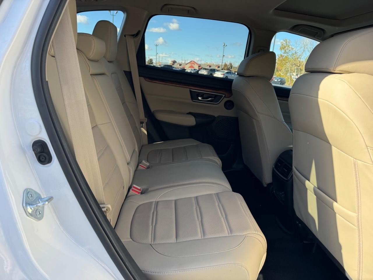 Honda CR-V Vehicle Full-screen Gallery Image 10