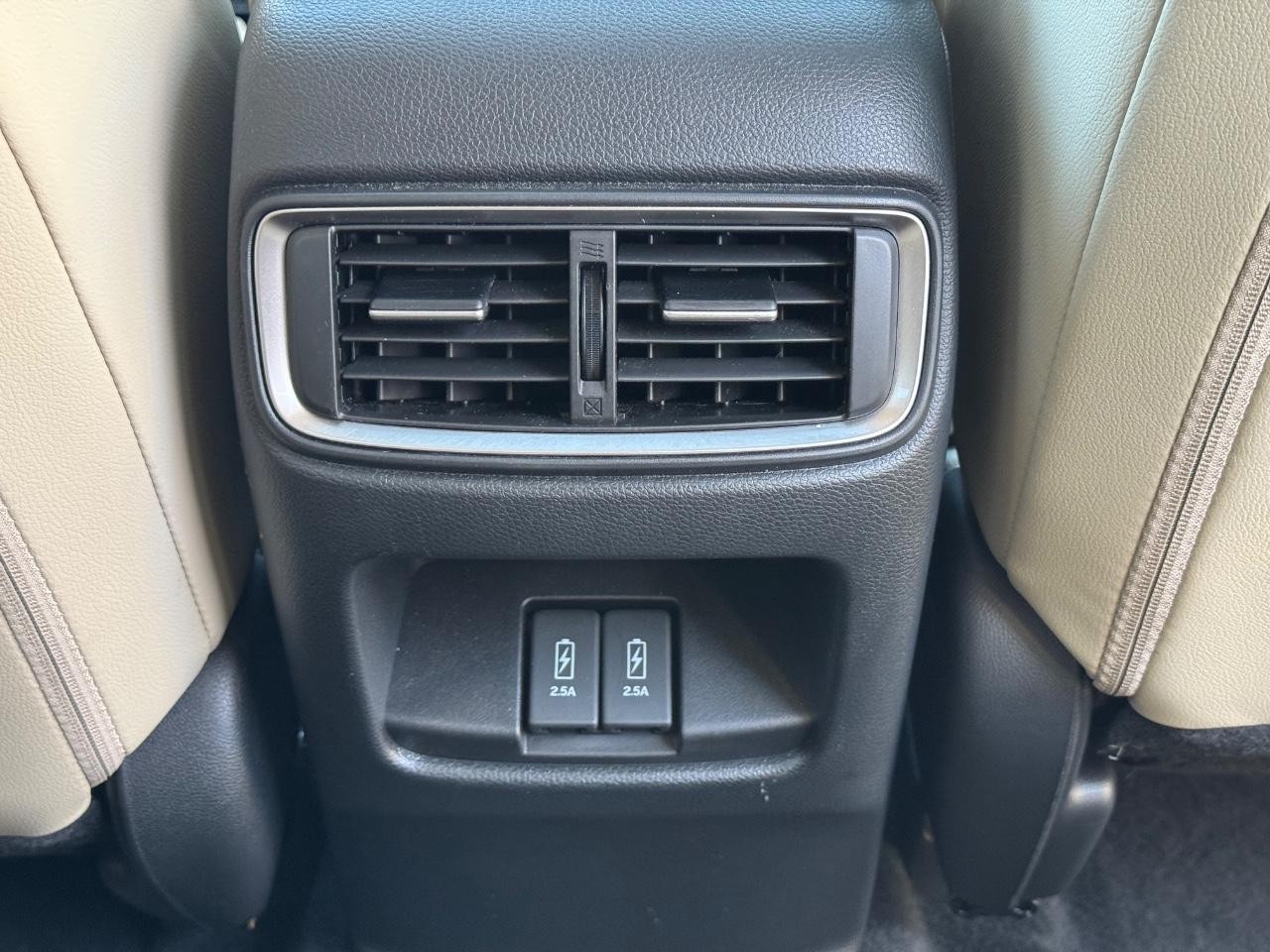 Honda CR-V Vehicle Full-screen Gallery Image 16