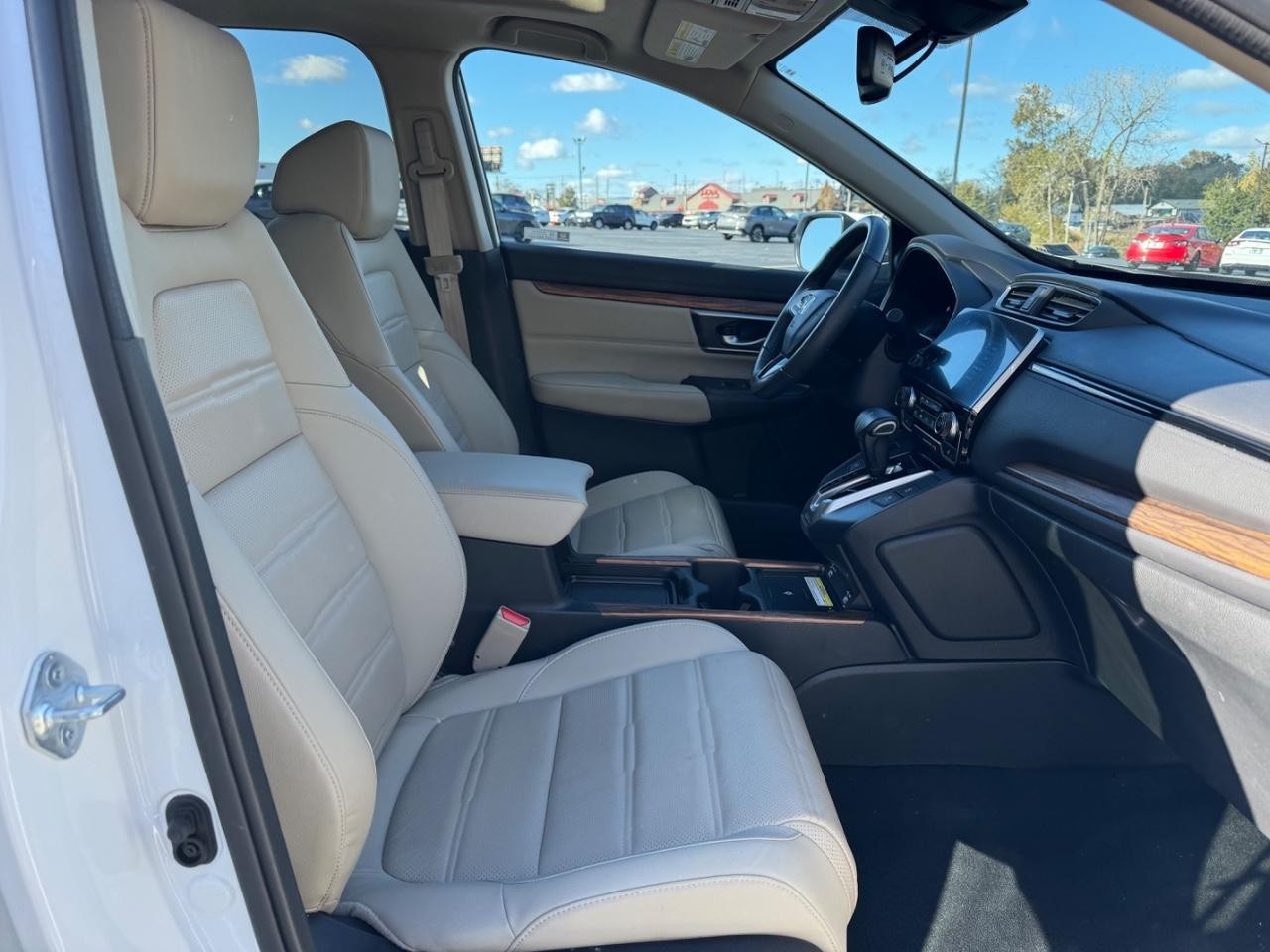 Honda CR-V Vehicle Full-screen Gallery Image 17