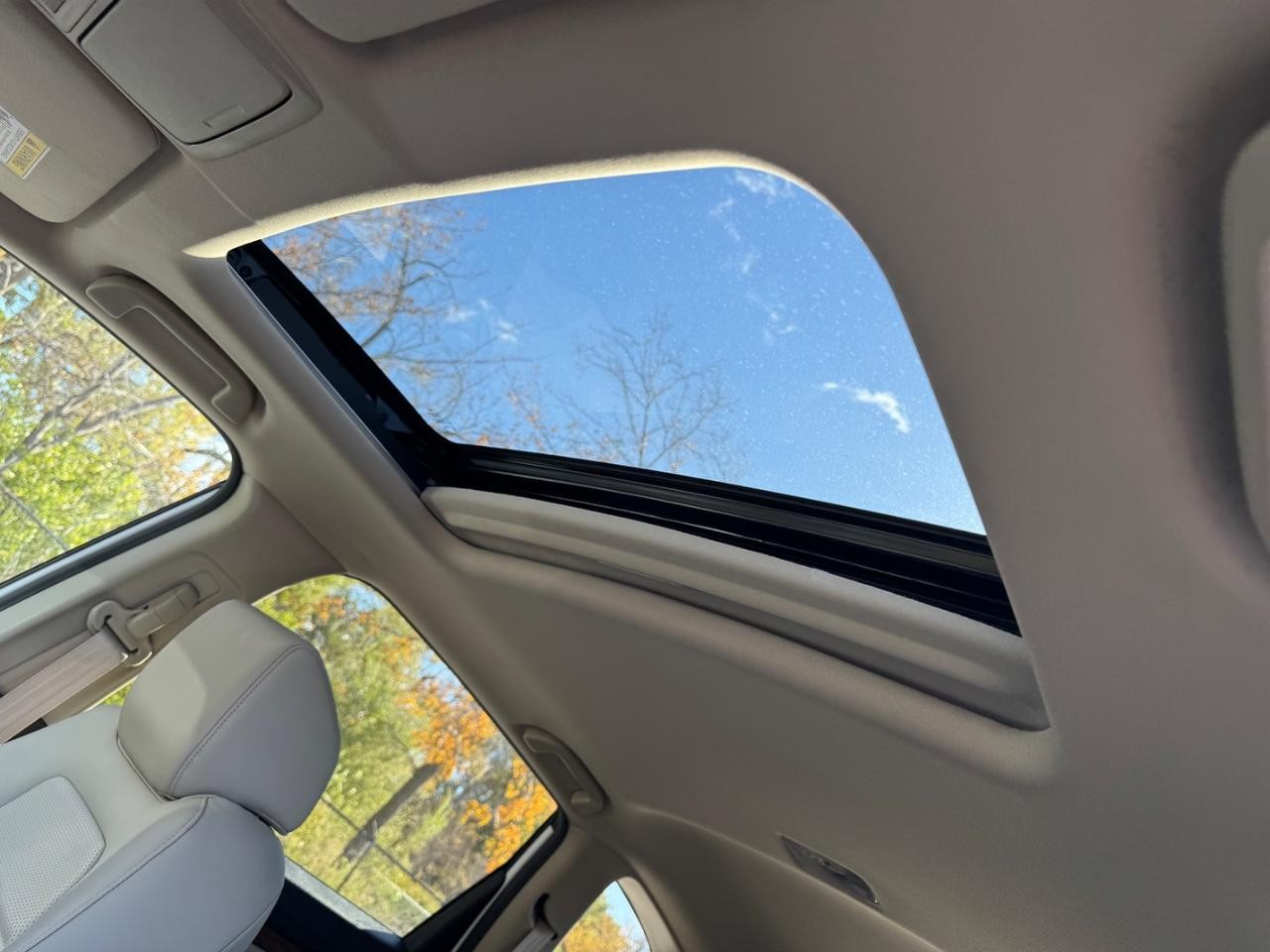 Honda CR-V Vehicle Full-screen Gallery Image 19