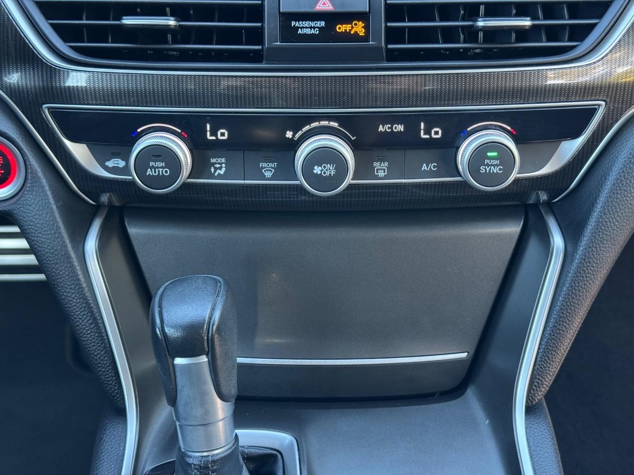 Honda Accord Sedan Vehicle Full-screen Gallery Image 14