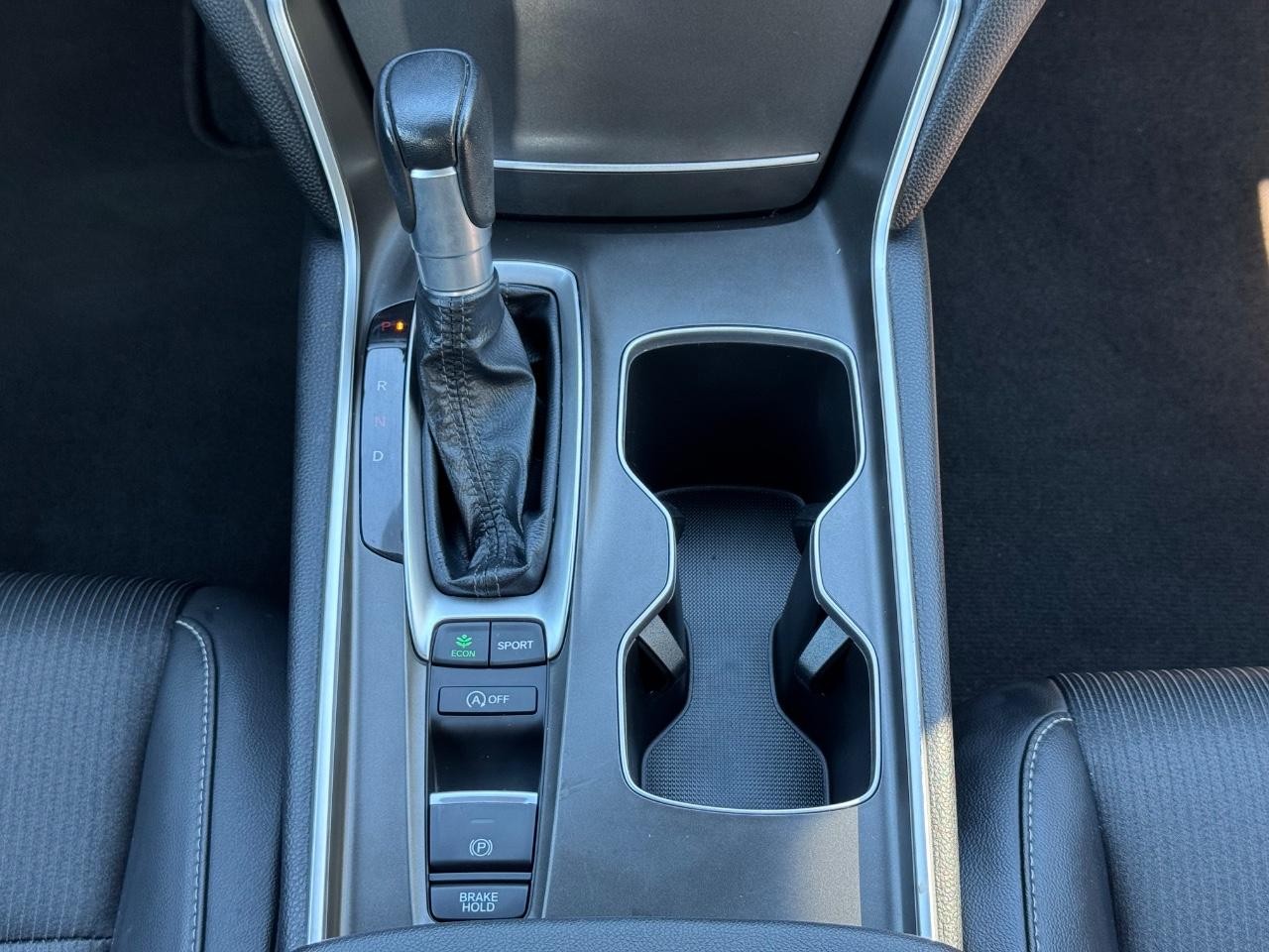 Honda Accord Sedan Vehicle Full-screen Gallery Image 15