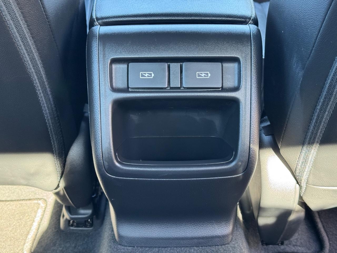 Honda Accord Sedan Vehicle Full-screen Gallery Image 16