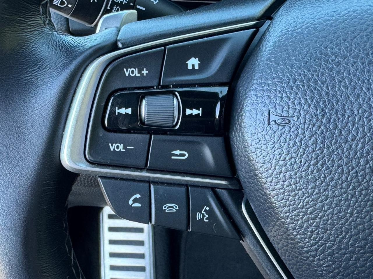 Honda Accord Sedan Vehicle Full-screen Gallery Image 20