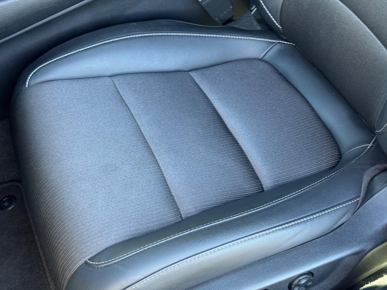 Honda Accord Sedan Vehicle Full-screen Gallery Image 25