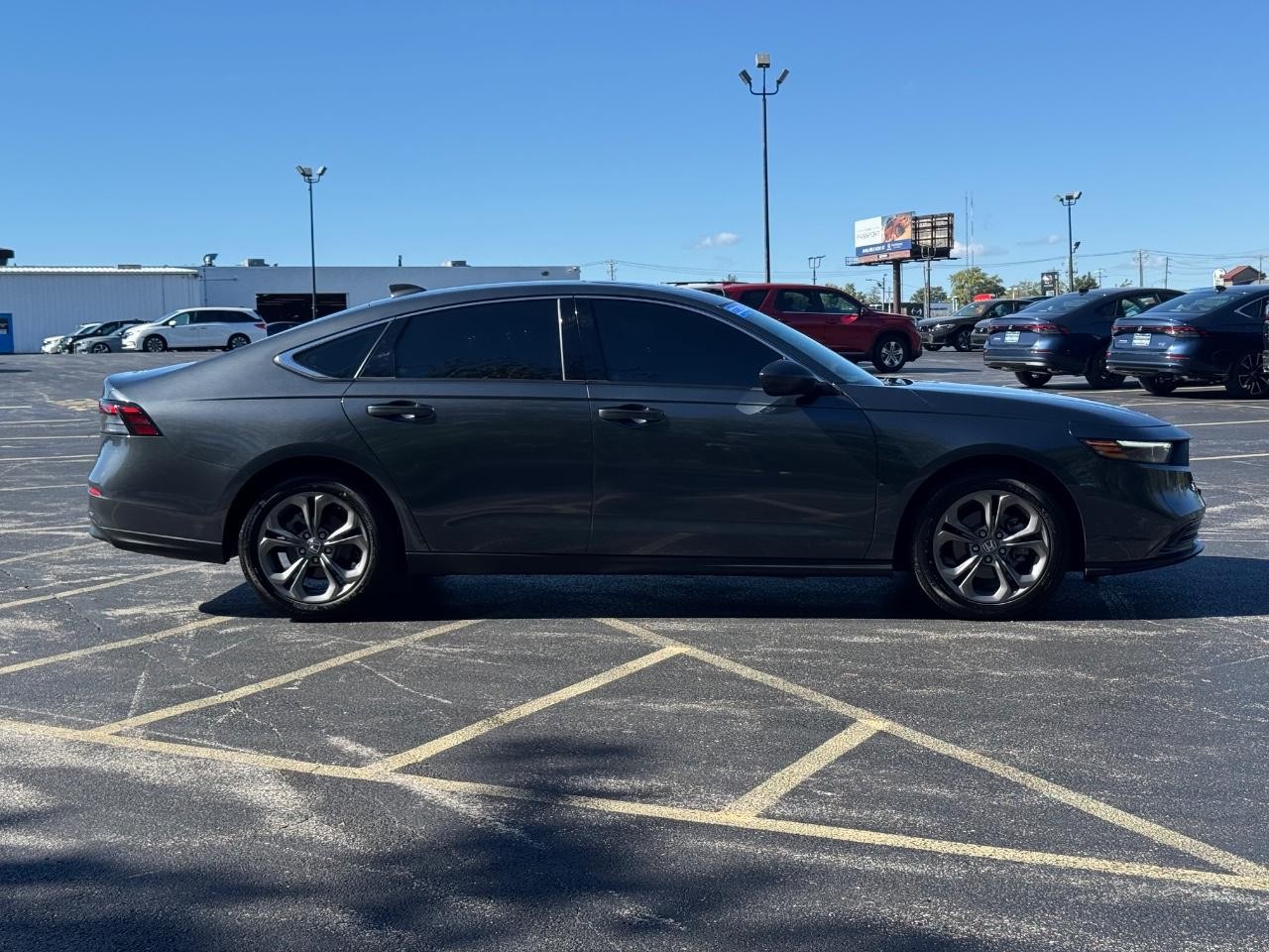 Honda Accord Sedan Vehicle Full-screen Gallery Image 02