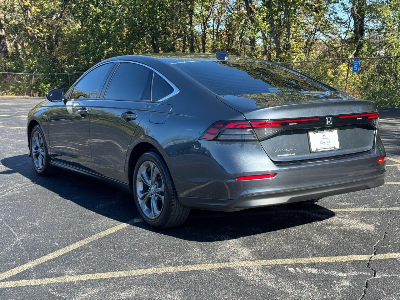 Honda Accord Sedan Vehicle Full-screen Gallery Image 06