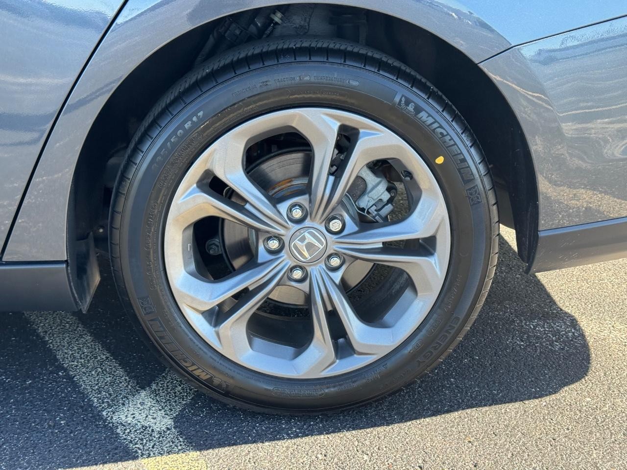 Honda Accord Sedan Vehicle Full-screen Gallery Image 07