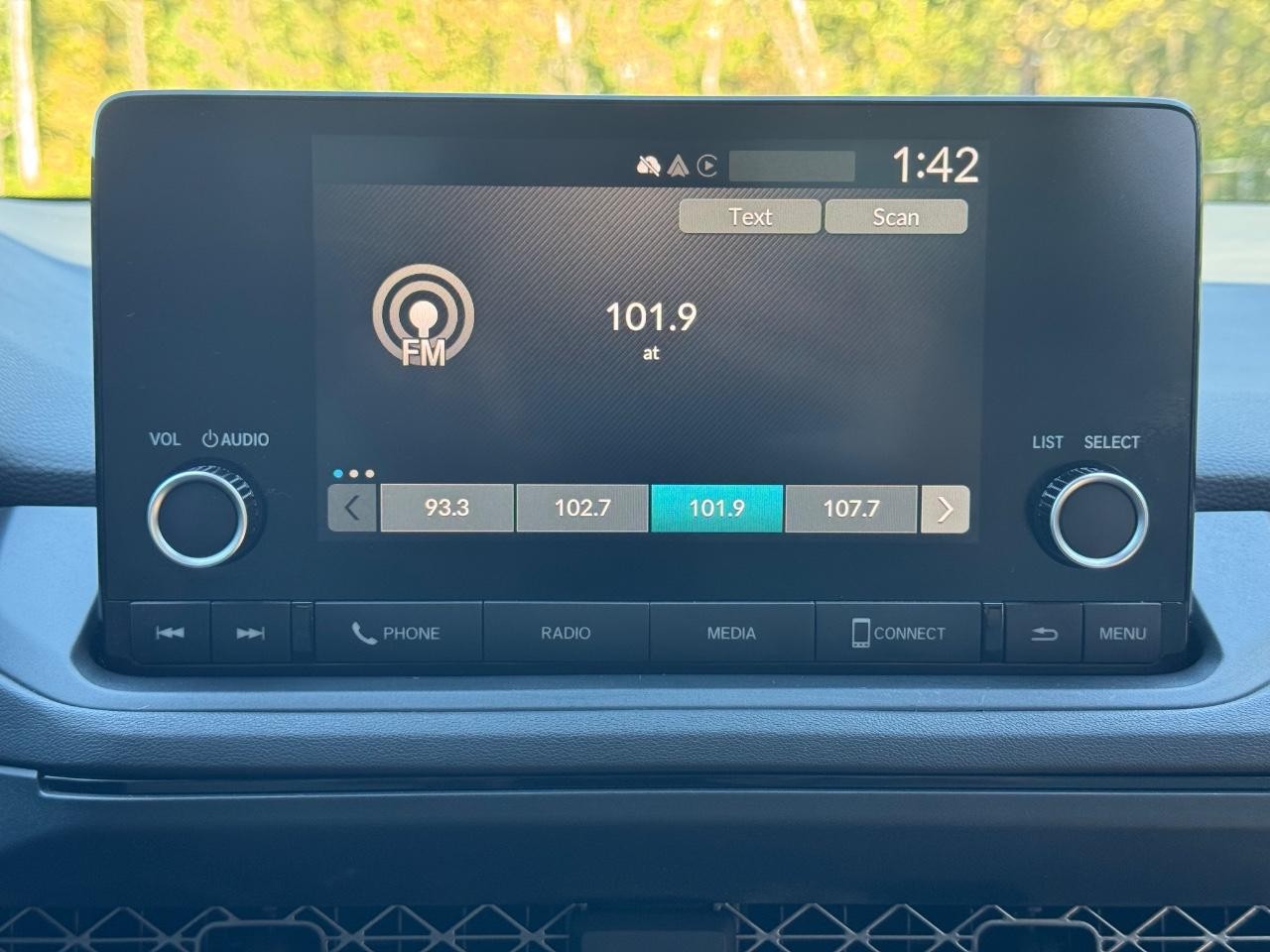 Honda Accord Sedan Vehicle Full-screen Gallery Image 13