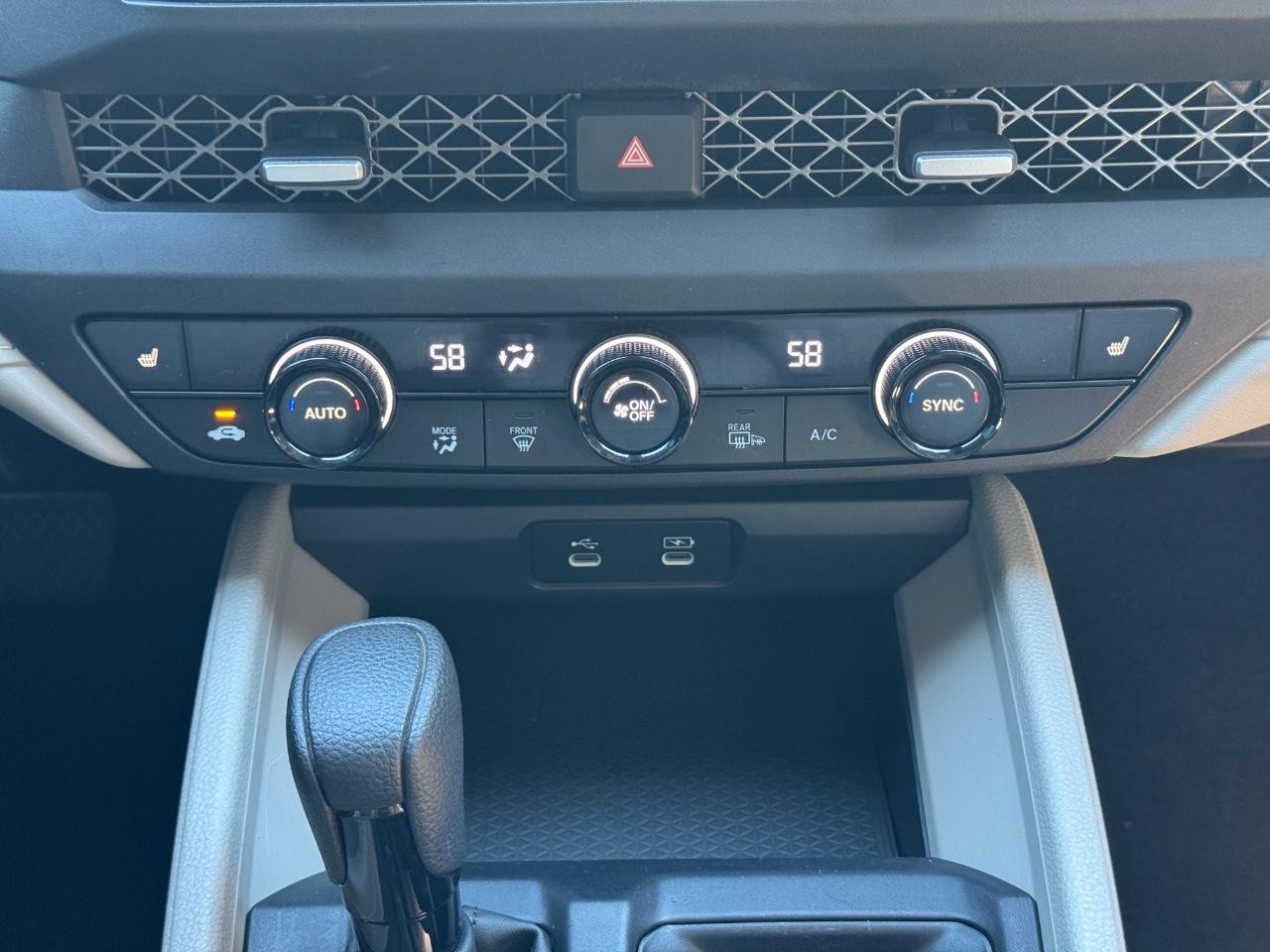 Honda Accord Sedan Vehicle Full-screen Gallery Image 14