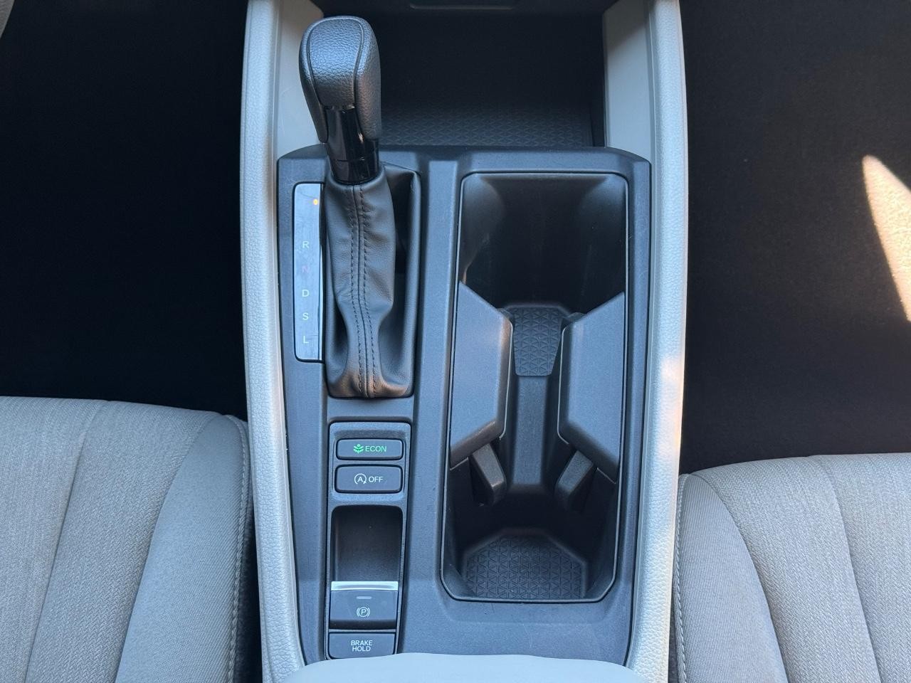 Honda Accord Sedan Vehicle Full-screen Gallery Image 15