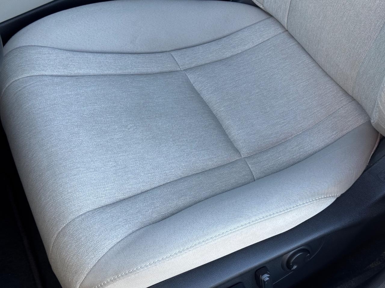 Honda Accord Sedan Vehicle Full-screen Gallery Image 24