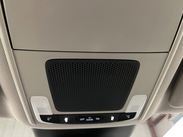 Honda Pilot Vehicle Full-screen Gallery Image 27