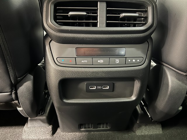 Honda Pilot Vehicle Full-screen Gallery Image 30