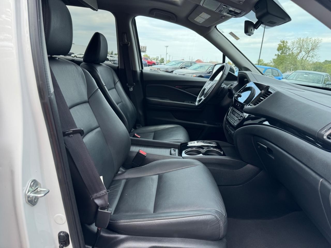 Honda Pilot Vehicle Full-screen Gallery Image 19