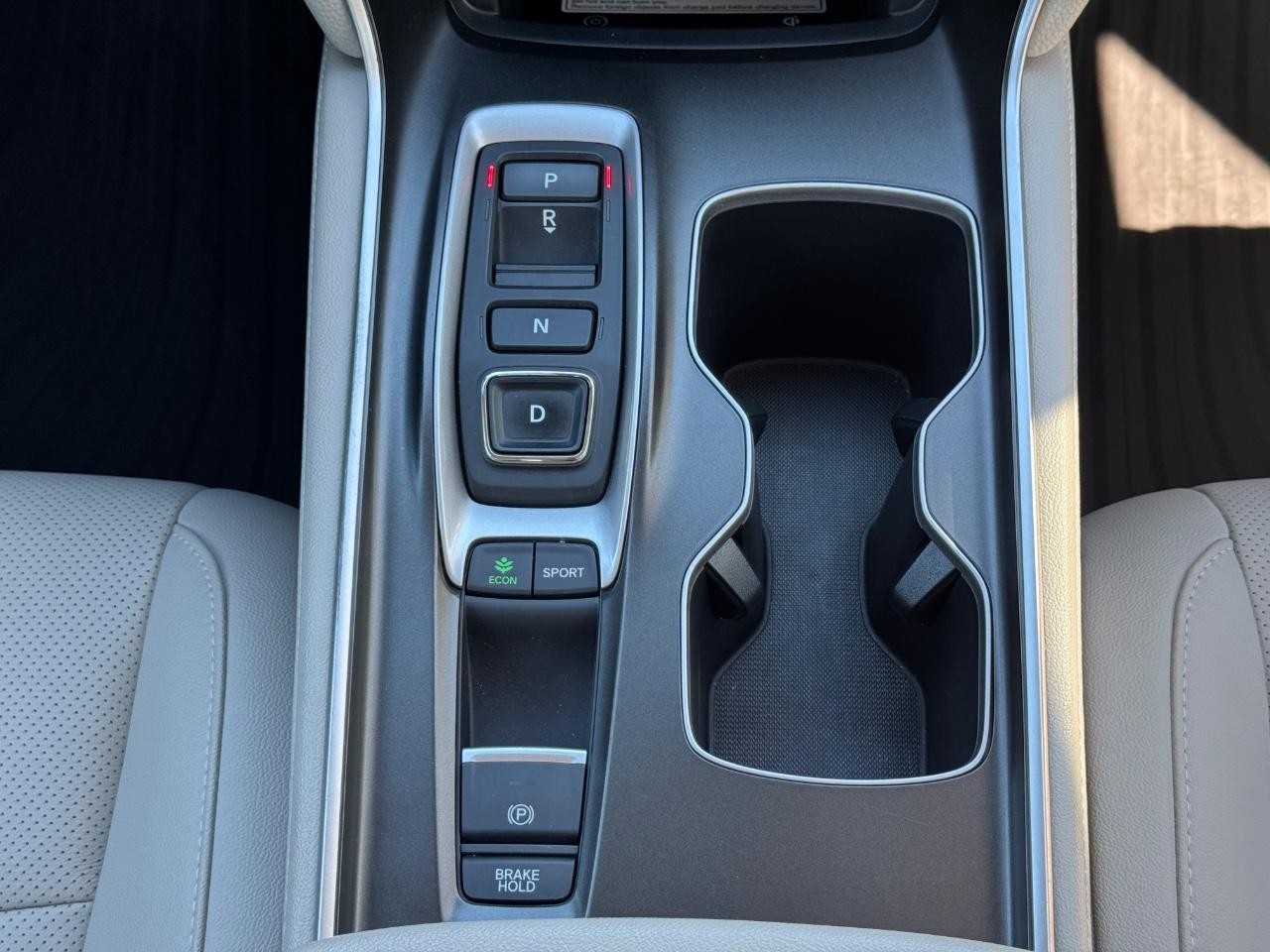 Honda Accord Sedan Vehicle Full-screen Gallery Image 15