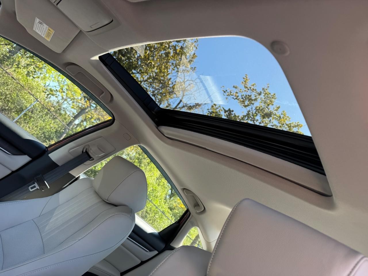 Honda Accord Sedan Vehicle Full-screen Gallery Image 19